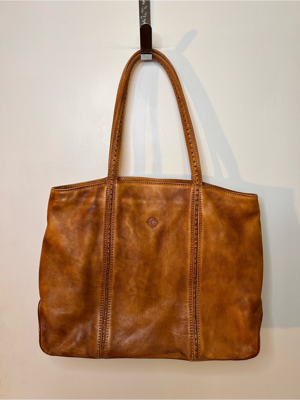 OLD TREND DANCING BAMBOO LEATHER TOTE IN CHESTNUT